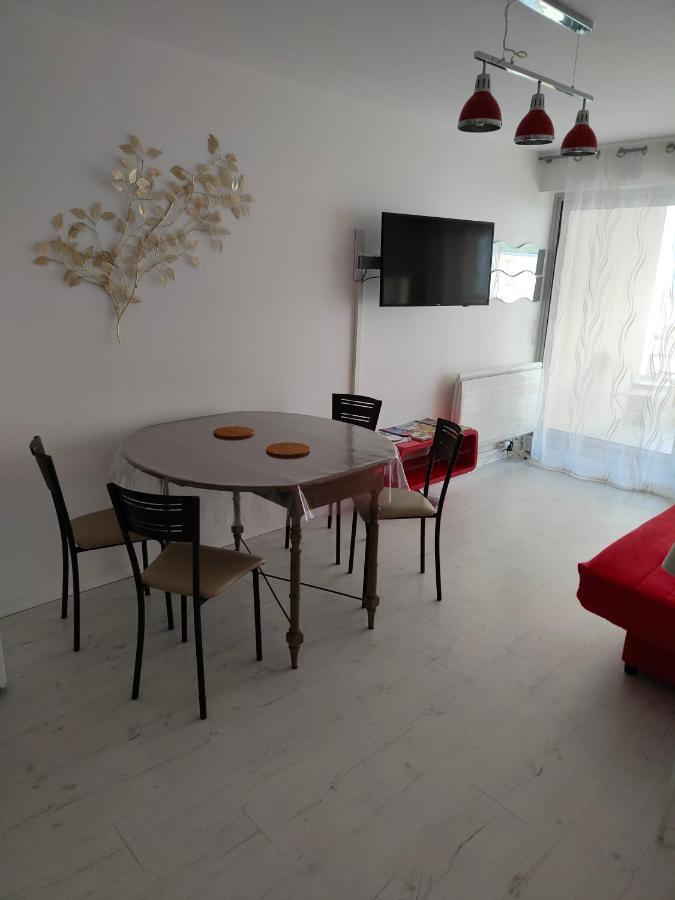 Appartement 2 Pieces Avec Une Grande Terrasse, 3 Etoiles, Wifi, Box Pour Vehicule Et Velos Les Sables-dʼOlonne 외부 사진